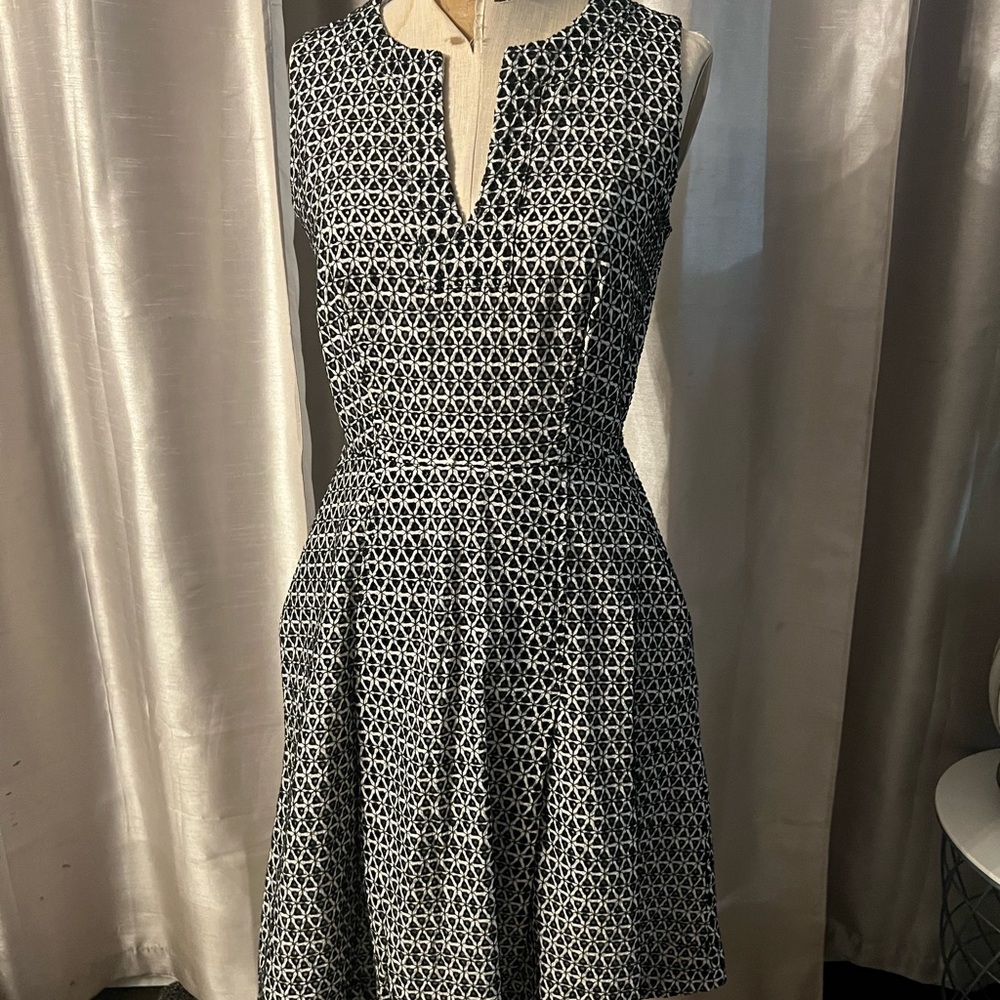 J. Crew Black/White Sleeveless V-neck Fit Flare Midi Dress size 8 lined.pockets